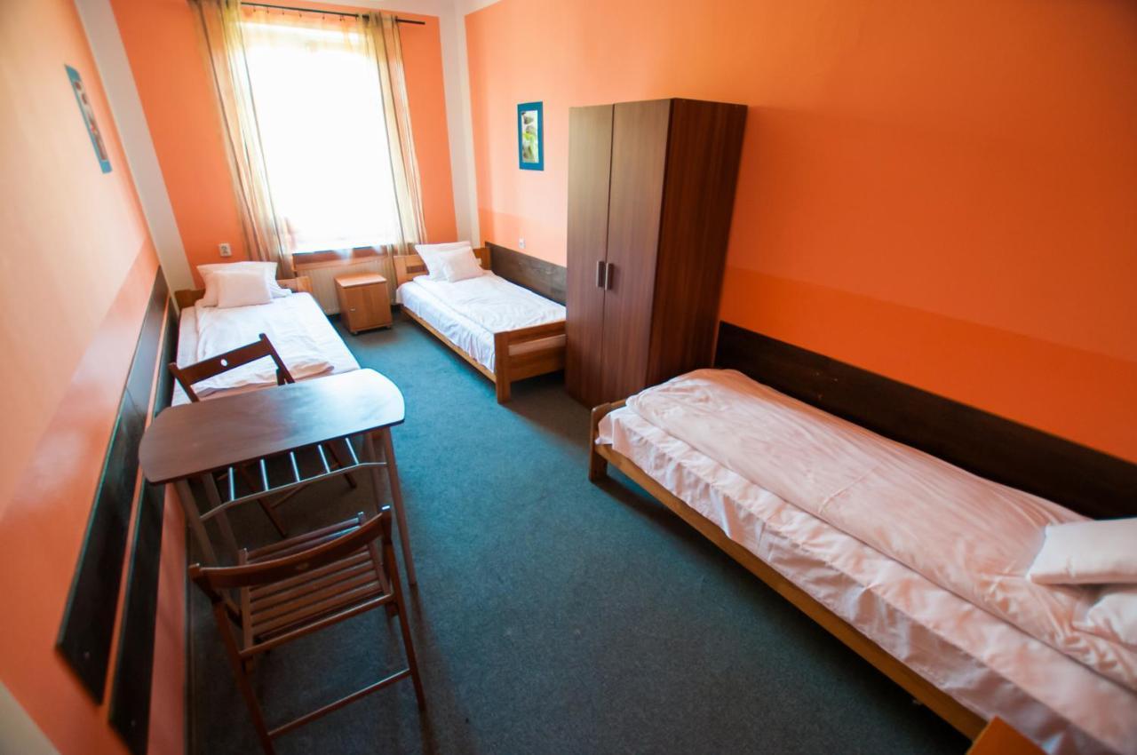 Red Carpet Hostel *